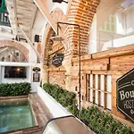 Bourbon St Hostal Boutique