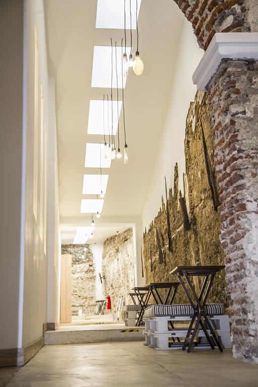 Bourbon St Boutique Hostal