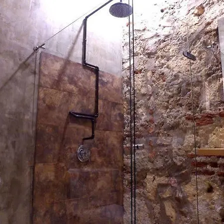 Bourbon St Boutique Hostel *