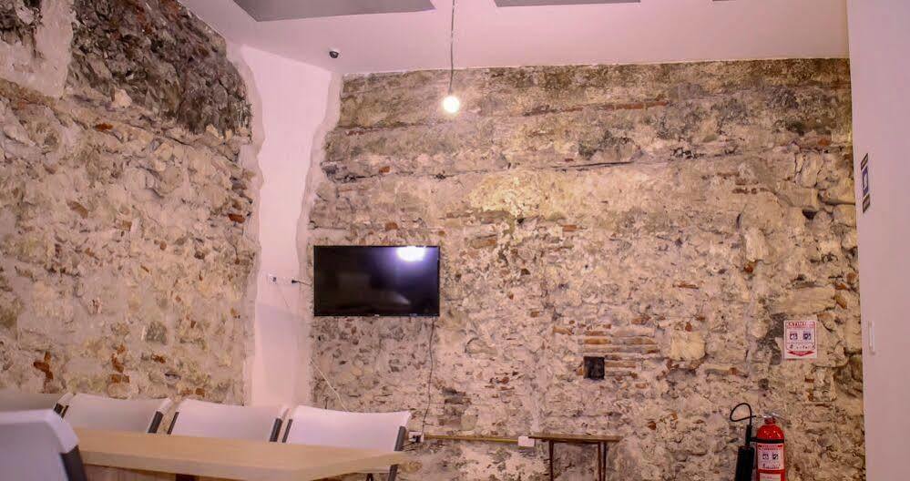 Hostal Bourbon St Boutique